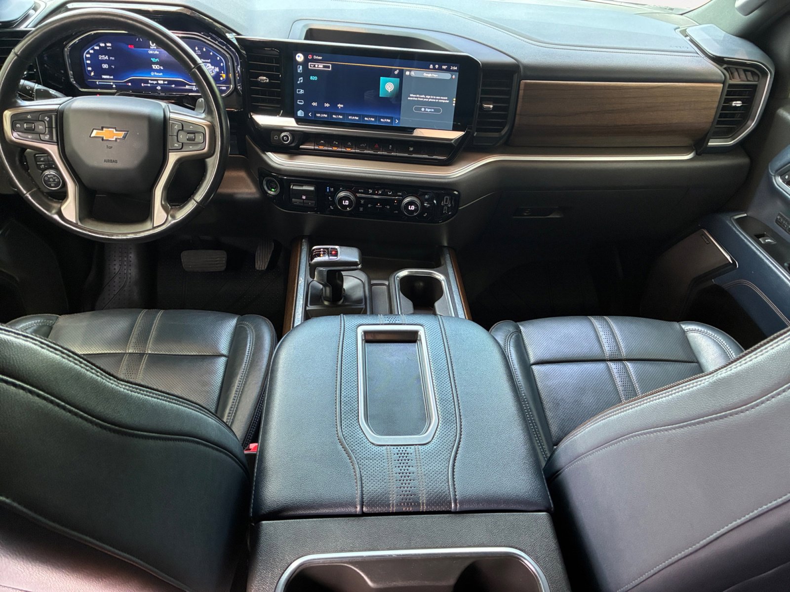 Used 2022 Chevrolet Silverado 1500 High Country w/ High Country Premium Package AWD/4WD image 3