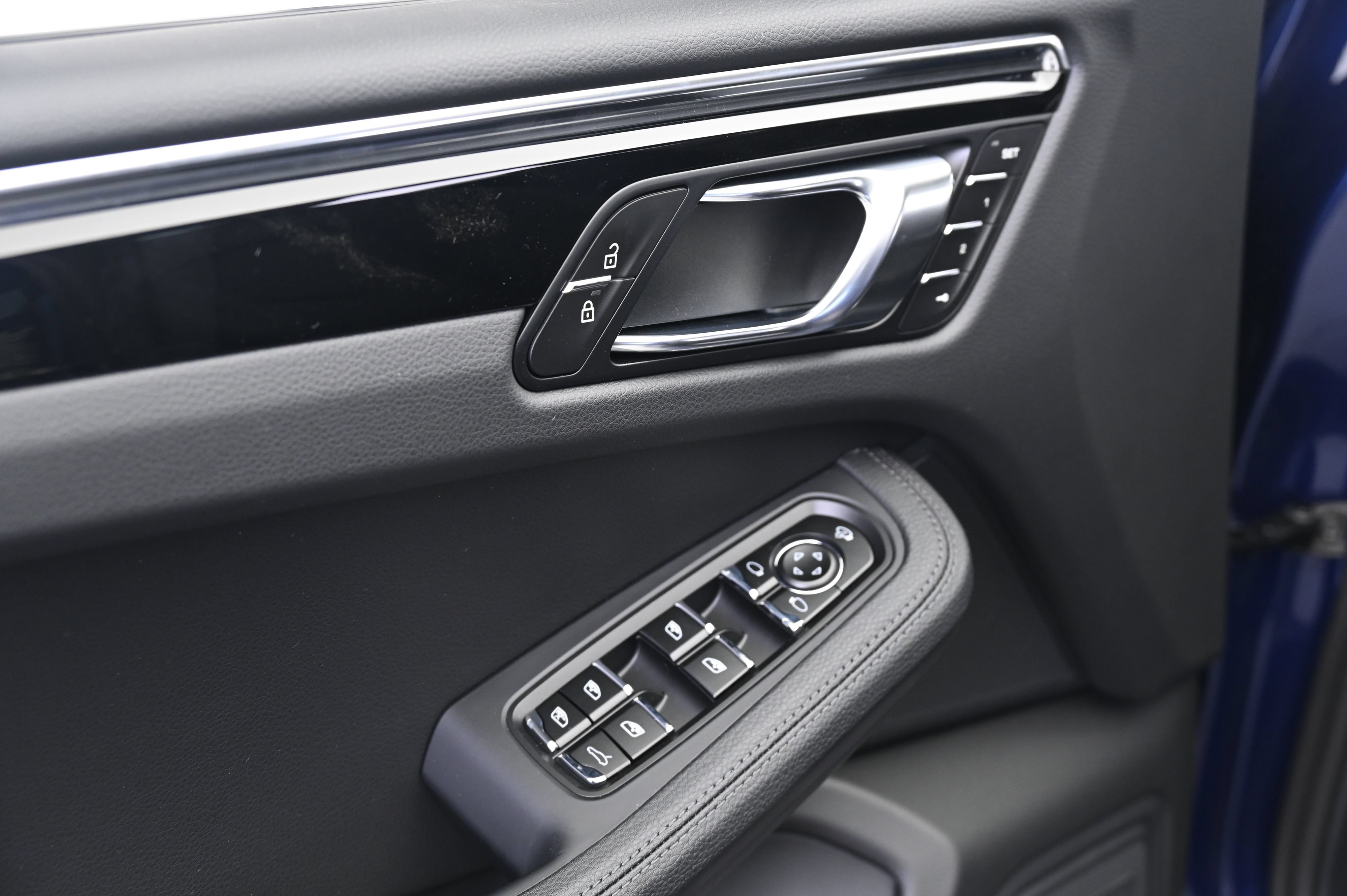 Certified 2026 Porsche Macan AWD/4WD image 27