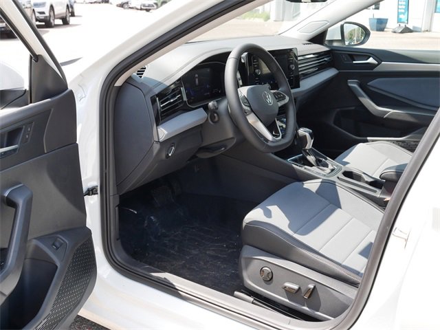 New 2025 Volkswagen Jetta SE image 7