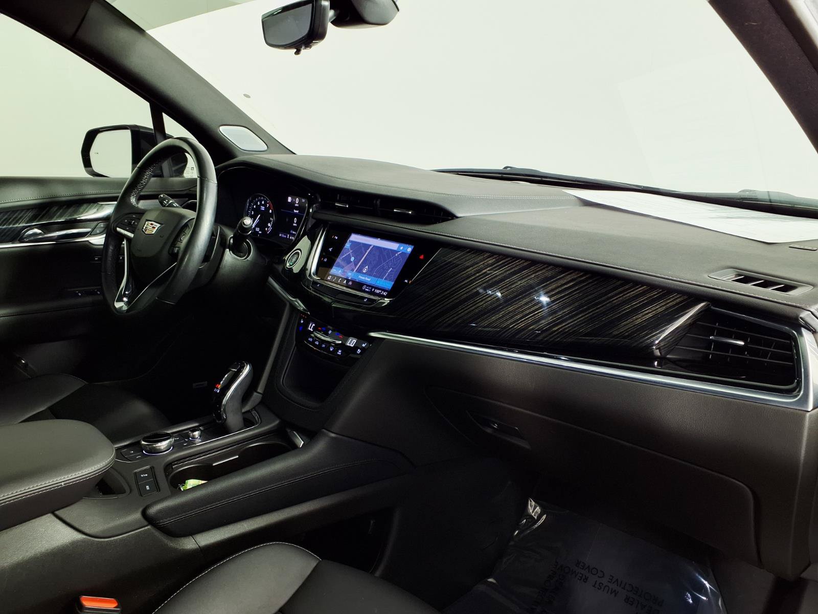 Certified 2023 Cadillac XT6 Premium Luxury w/ Technology Package FWD image 9