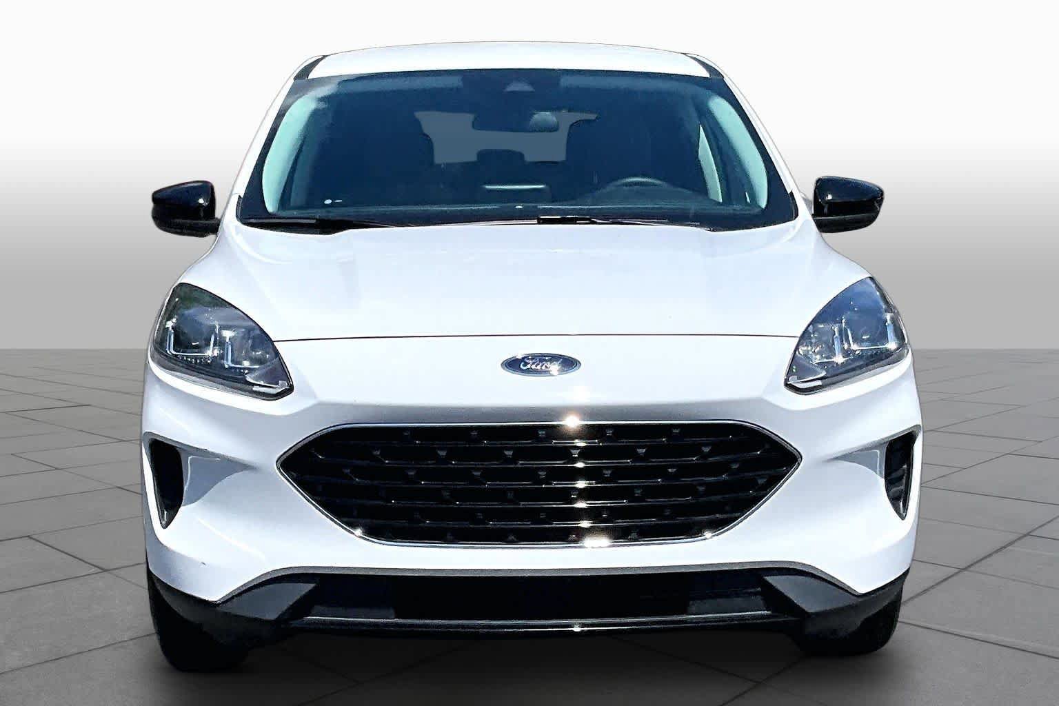 Used 2021 Ford Escape SE w/ SE Sport Appearance Package FWD image 4