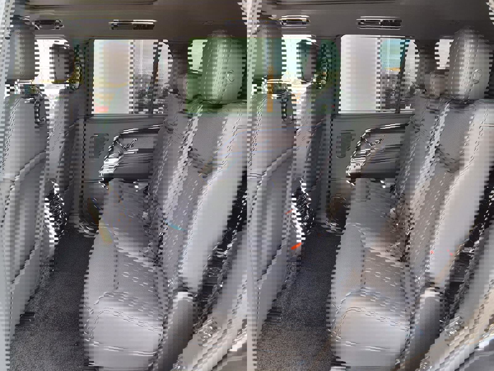 New 2026 Land Rover Range Rover Long Wheelbase SE image 8