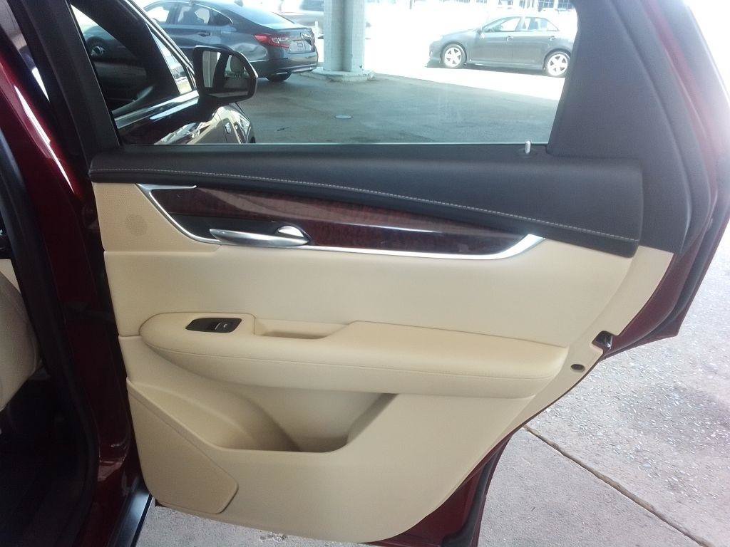 Used 2017 Cadillac XT5 Luxury w/ Driver Awareness Package FWD image 22