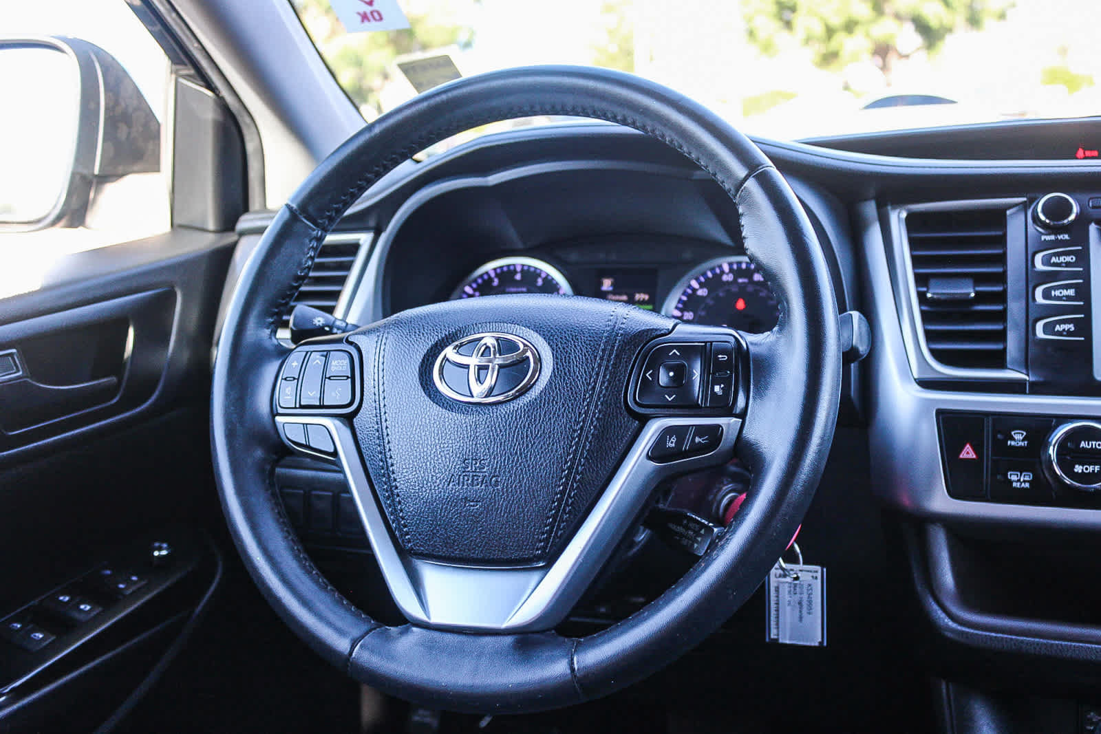 Used 2019 Toyota Highlander Plus FWD image 15