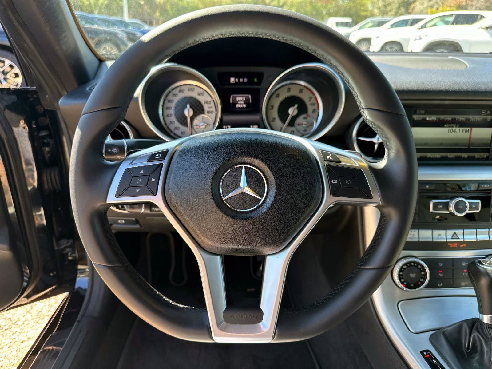 Used 2015 Mercedes-Benz SLK 250 image 17