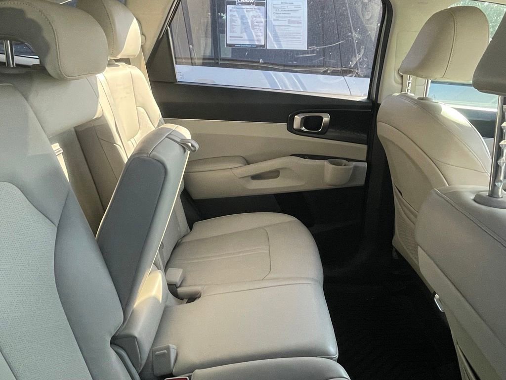Used 2021 Kia Sorento S w/ Panoramic Sunroof Package FWD image 8