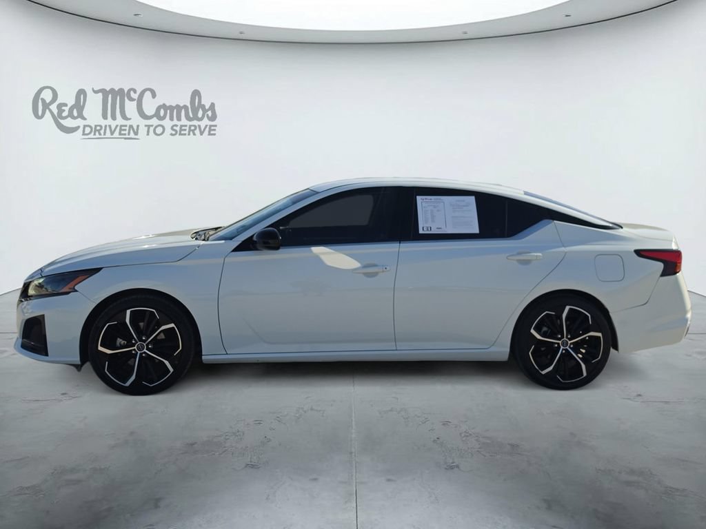 Used 2023 Nissan Altima 2.5 SR FWD image 2