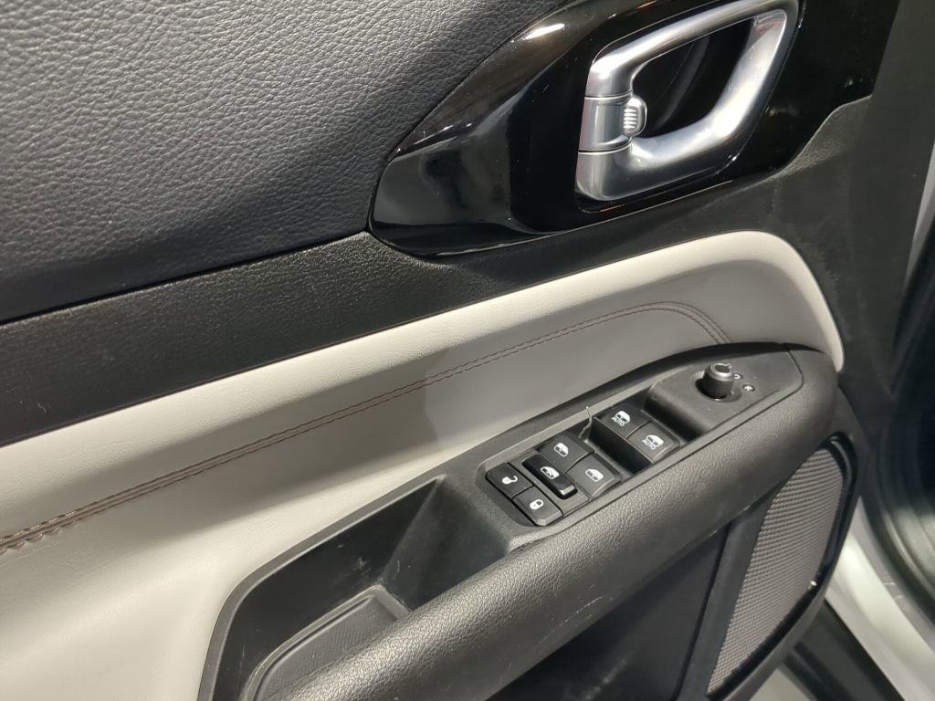 Used 2024 Jeep Compass Limited image 14