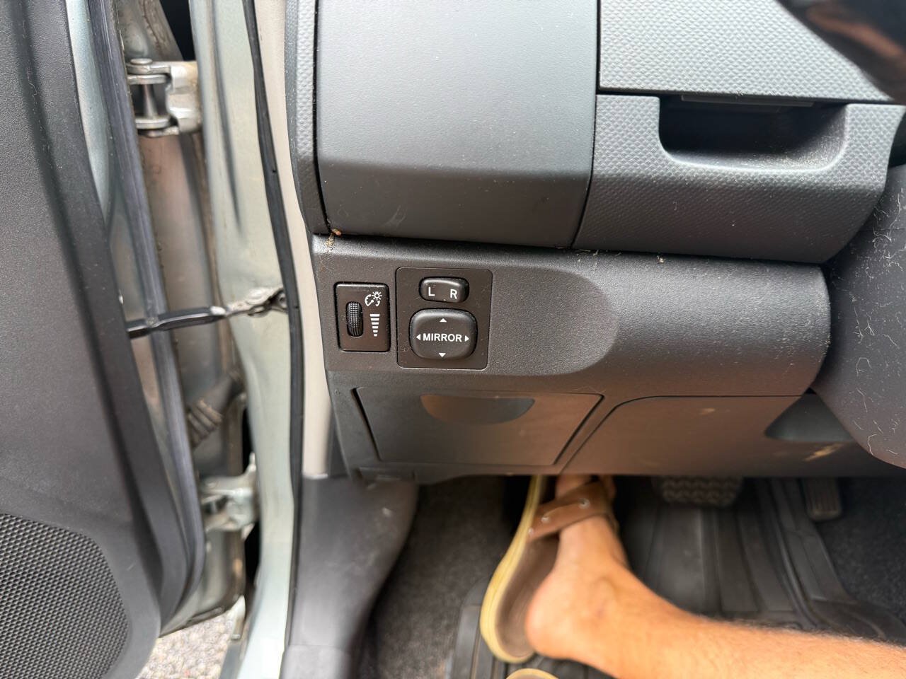 Used 2010 Toyota Yaris 2-Door Hatchback FWD image 19