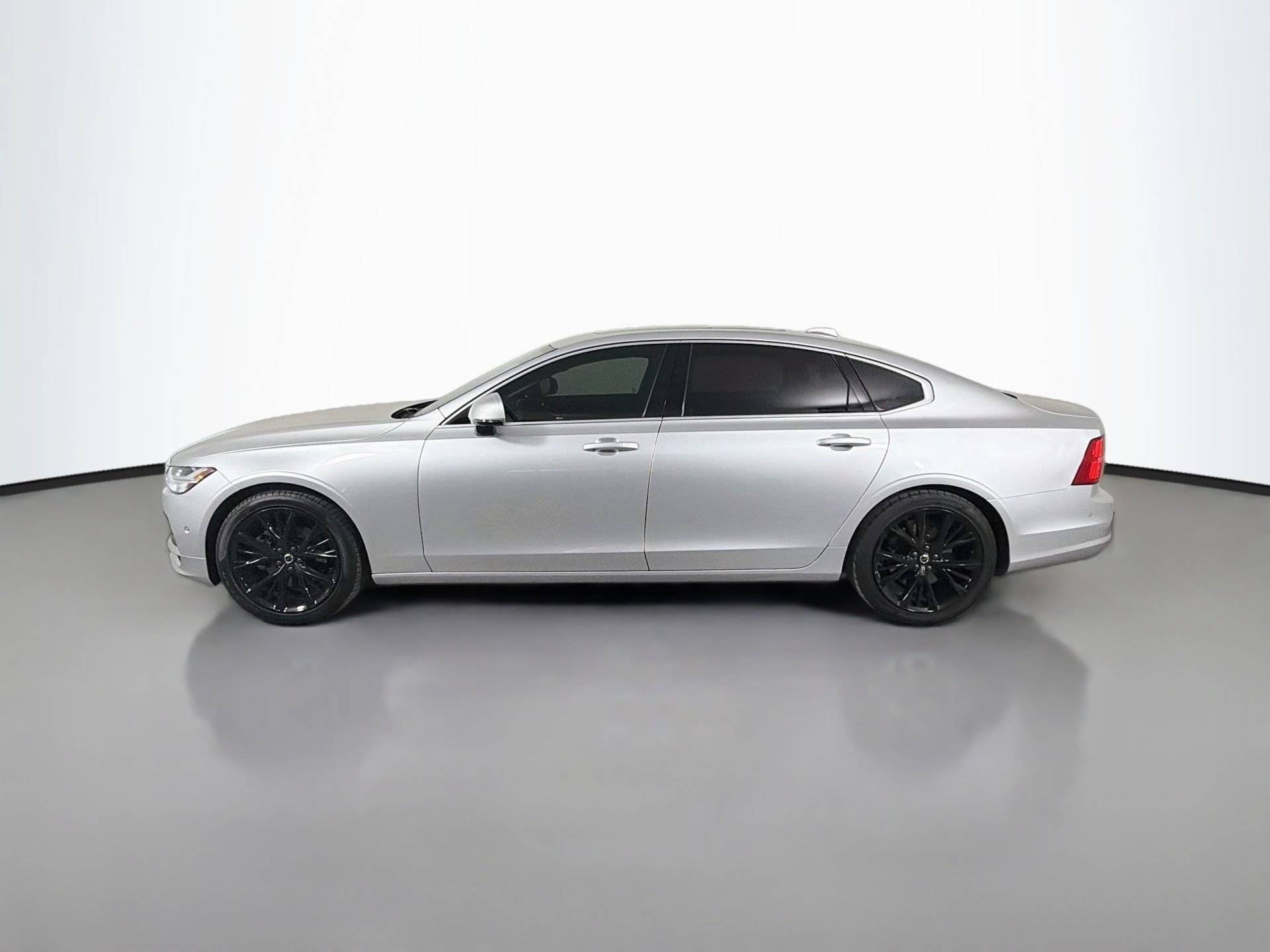 Used 2018 Volvo S90 T5 Momentum w/ Convenience Package FWD image 9
