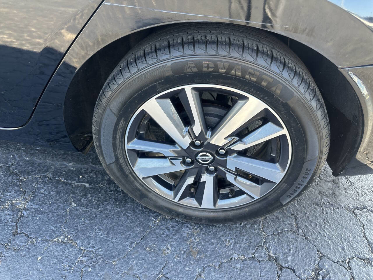 Used 2021 Nissan Versa SV image 6