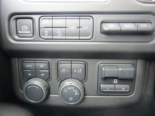 Used 2021 Chevrolet Tahoe Premier w/ Premium Package image 12