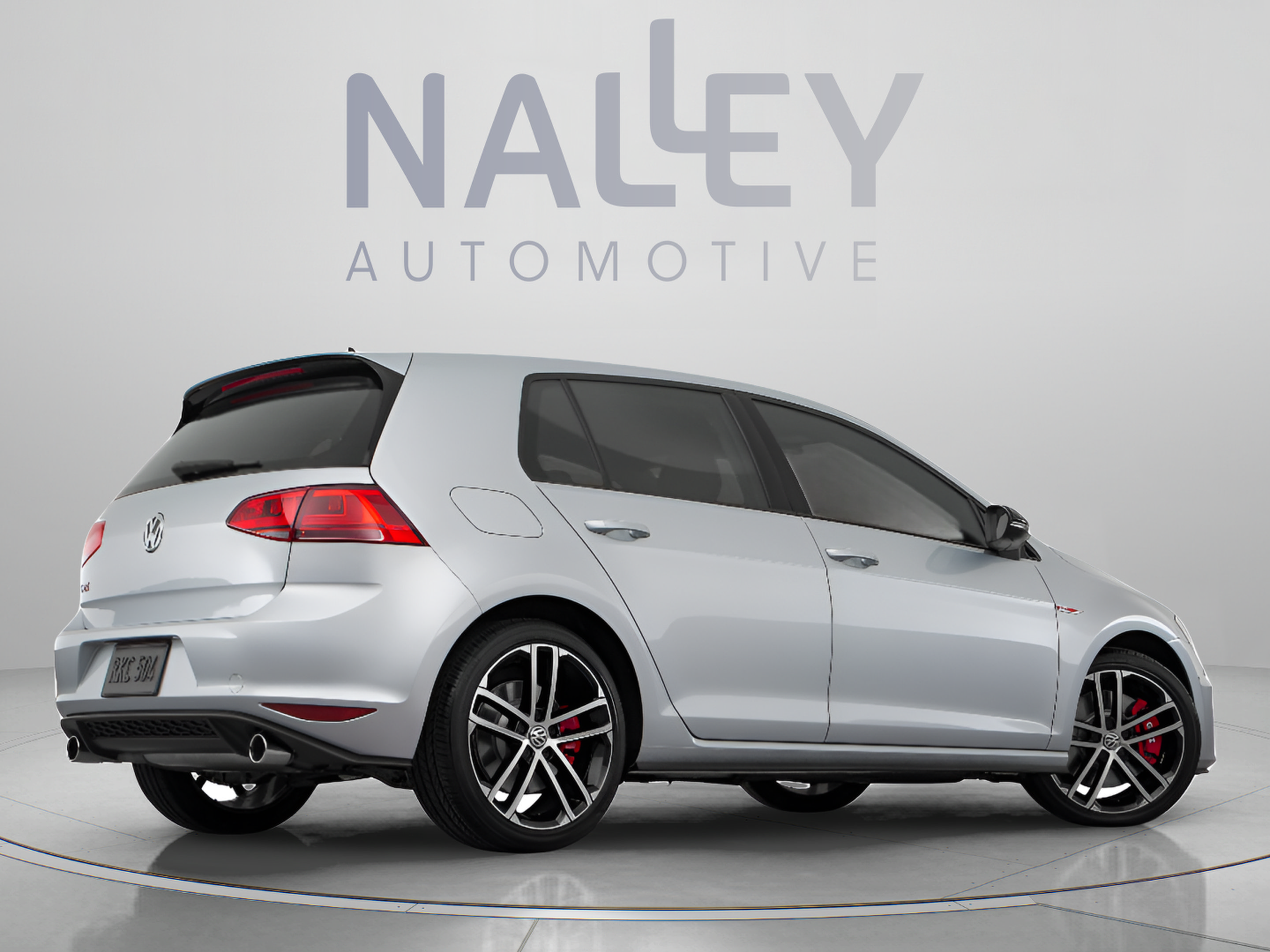 Used 2017 Volkswagen Golf 4-Door FWD image 5