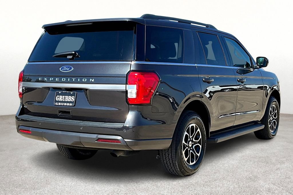 Used 2024 Ford Expedition XLT image 2