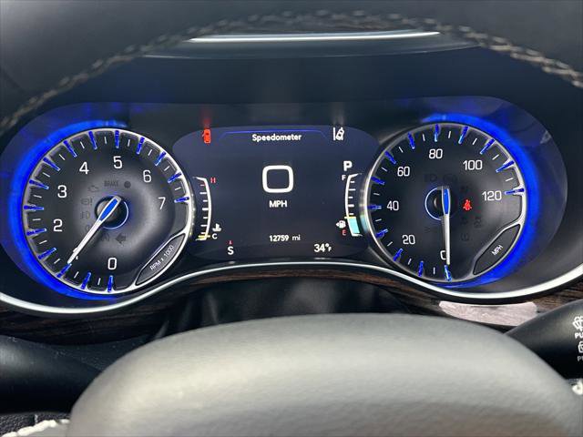 Certified 2024 Chrysler Pacifica Limited FWD image 28