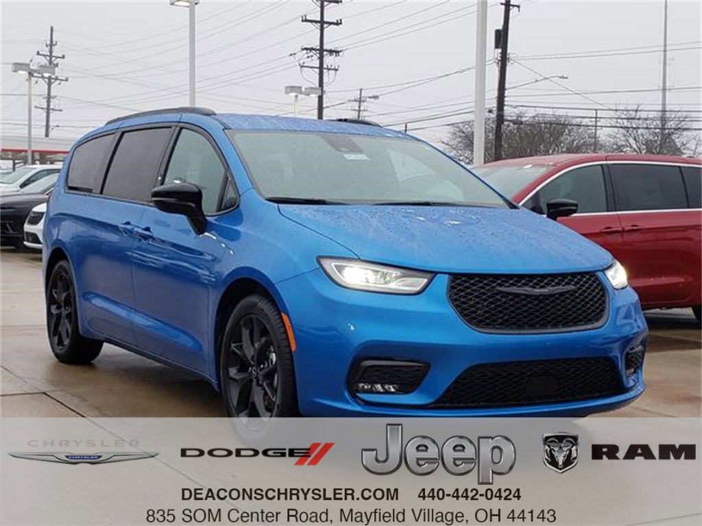 New 2026 Chrysler Pacifica Select w/ S Appearance Package image 1