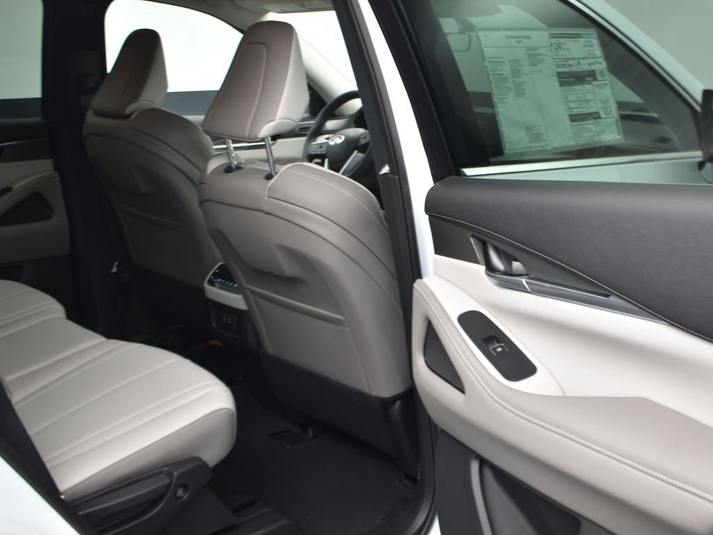 Used 2026 INFINITI QX60 Pure w/ Cargo Package image 17