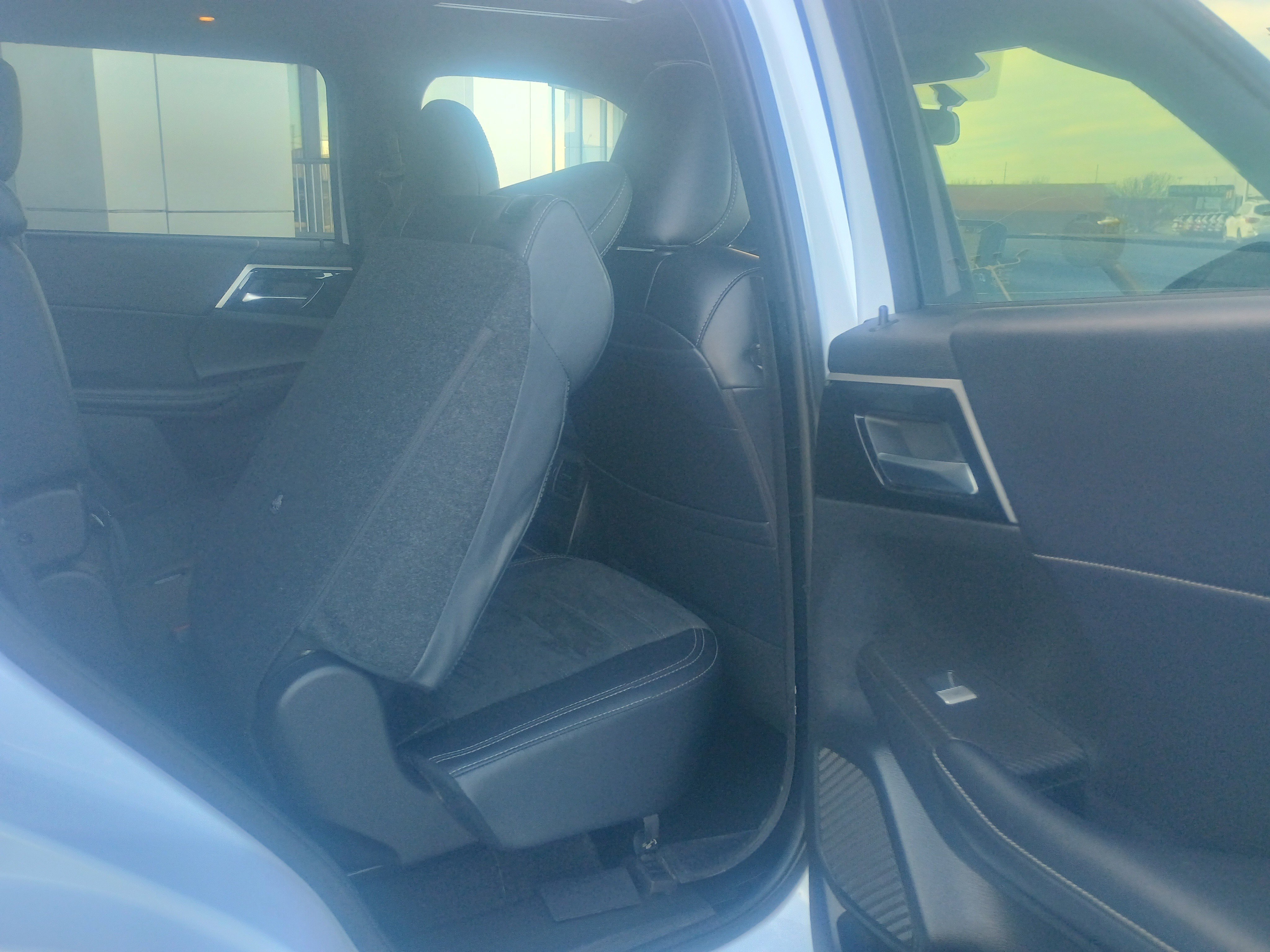 Used 2024 Mitsubishi Outlander SE image 15