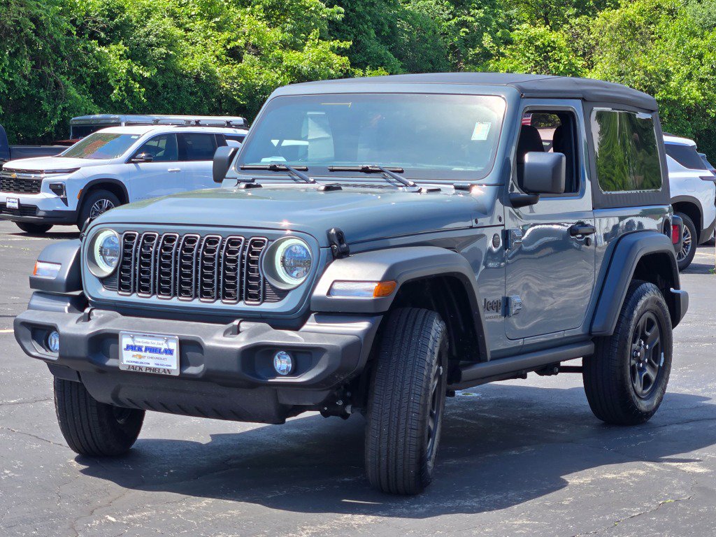 Used 2025 Jeep Wrangler Sport AWD/4WD image 5