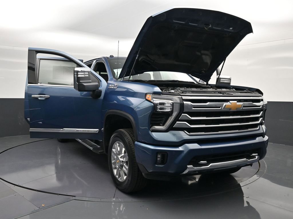 Used 2025 Chevrolet Silverado 2500 High Country w/ Technology Package AWD/4WD image 39