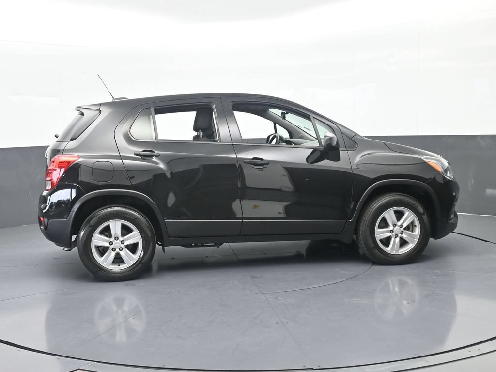 Used 2022 Chevrolet Trax LS w/ Tint and Cruise Package AWD/4WD image 7