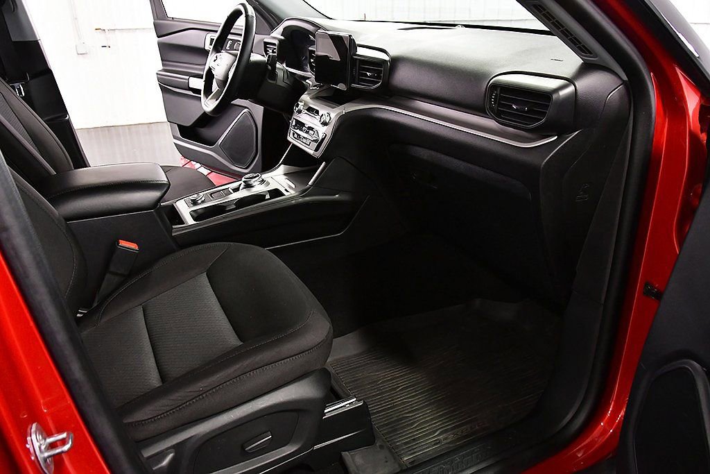 Used 2023 Ford Explorer XLT image 30