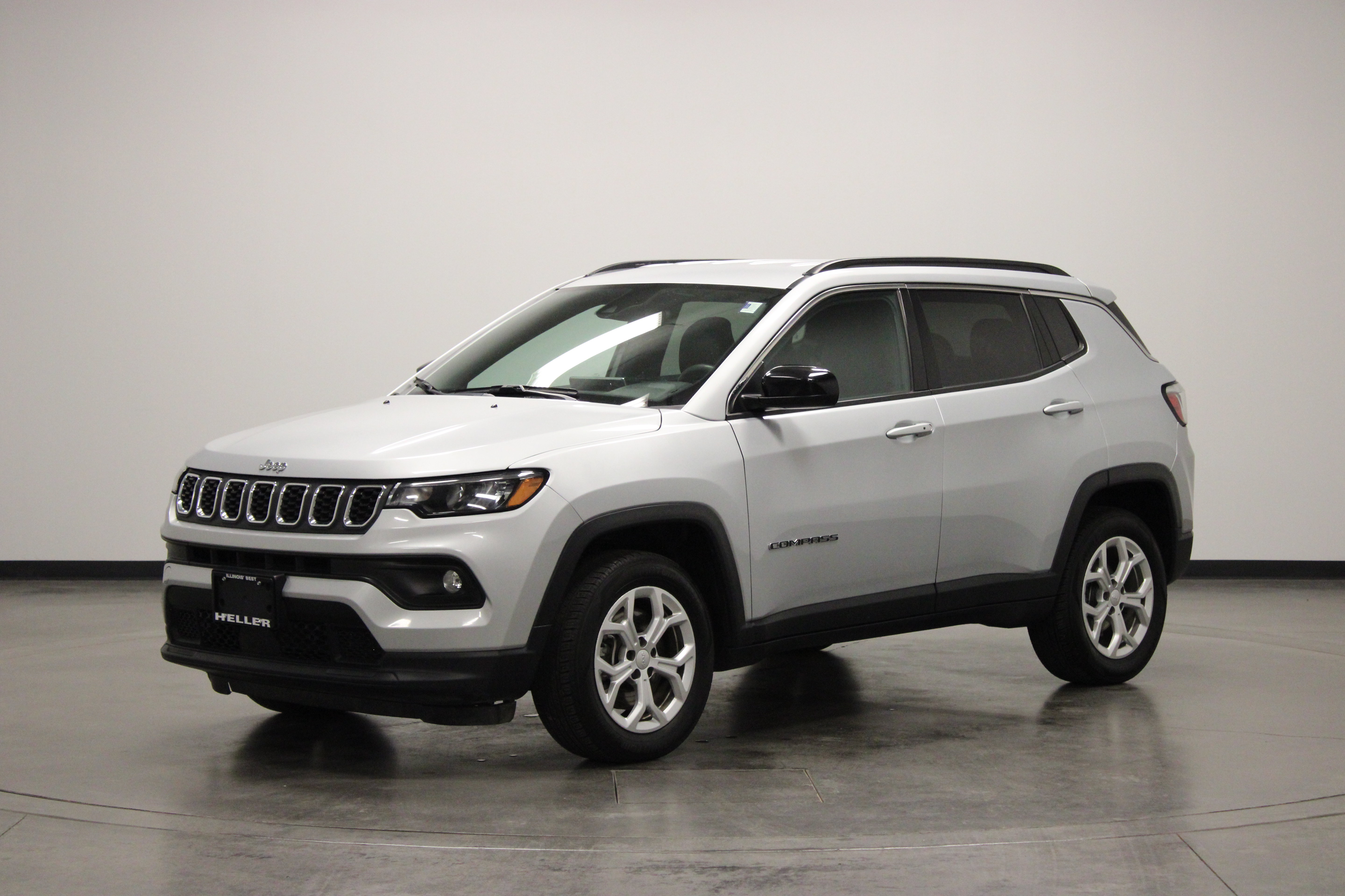 Used 2024 Jeep Compass Latitude AWD/4WD image 4