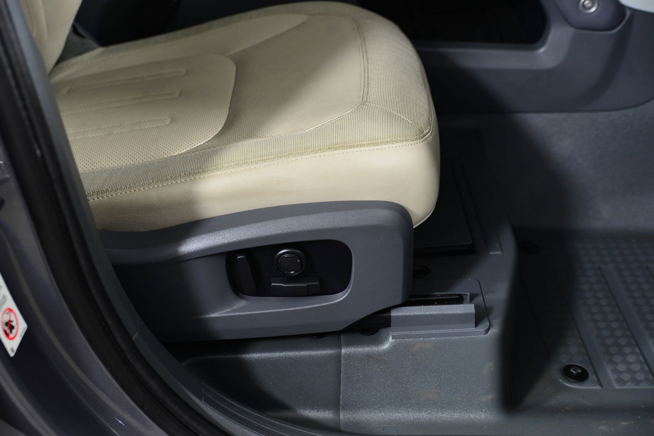 Used 2020 Land Rover Defender 110 SE AWD/4WD image 12