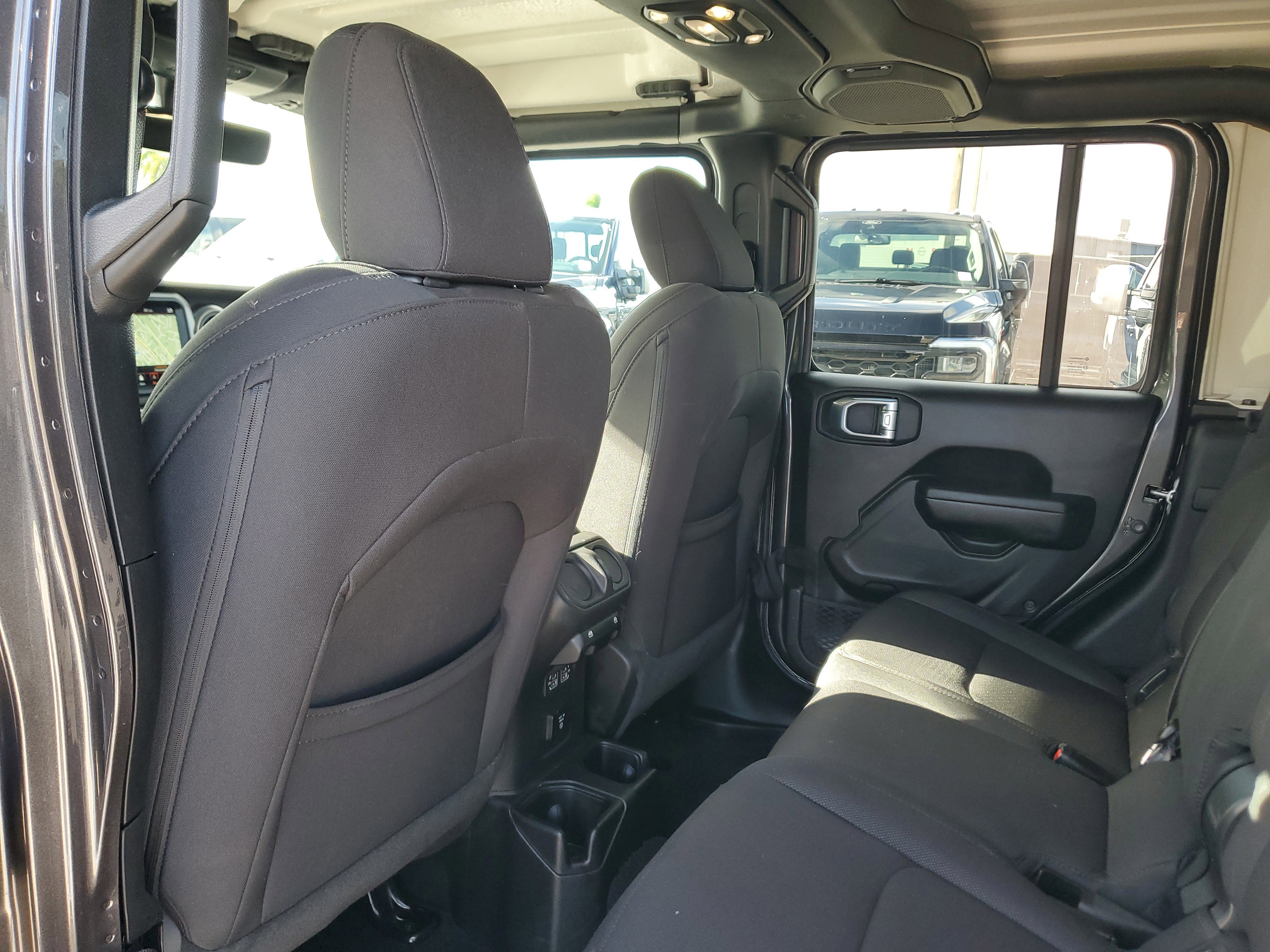 Used 2023 Jeep Gladiator Sport image 13