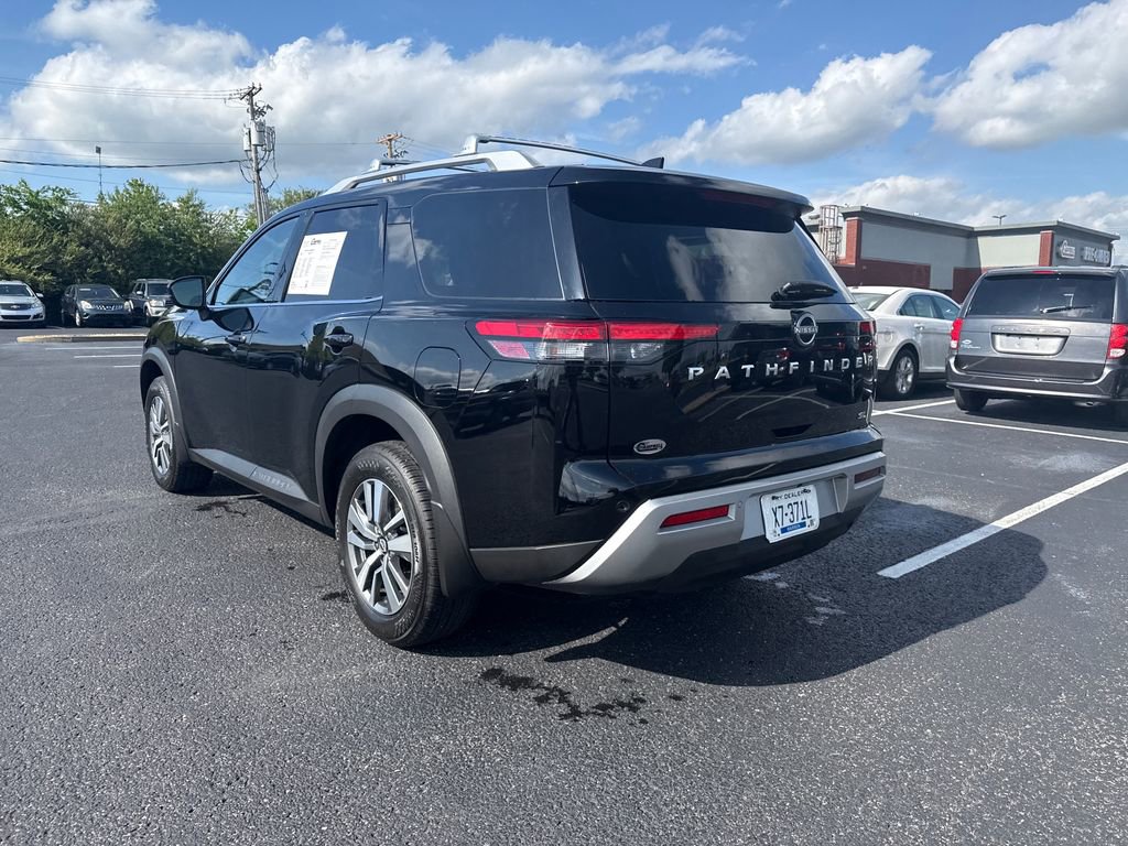 Used 2024 Nissan Pathfinder SL FWD image 3