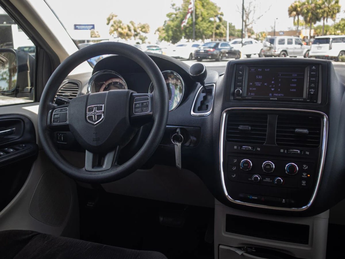 Used 2019 Dodge Grand Caravan SE w/ UConnect Hands-Free Group FWD image 27