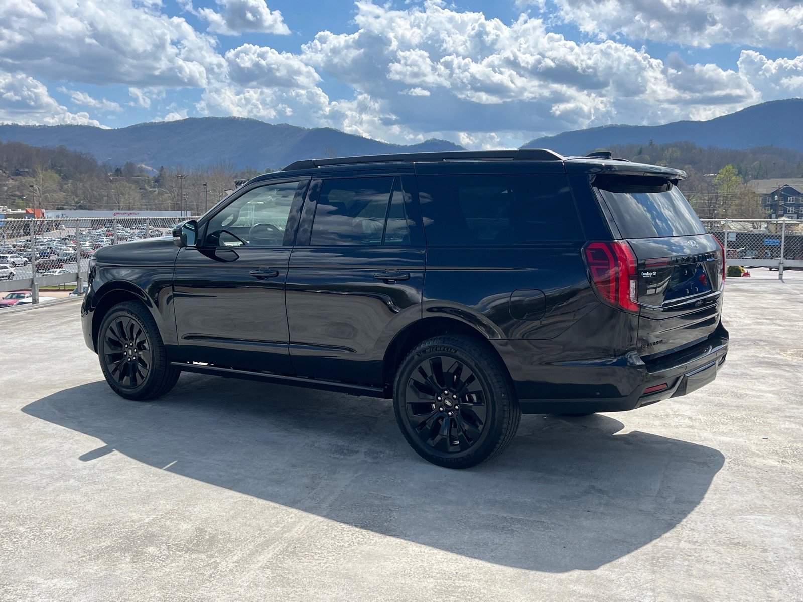 Certified 2025 Ford Expedition Platinum w/ Stealth Appearance Package image 4