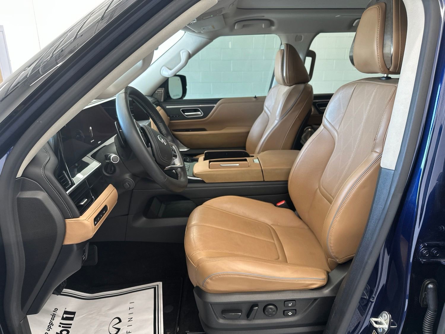 Used 2025 INFINITI QX80 Sensory AWD/4WD image 9