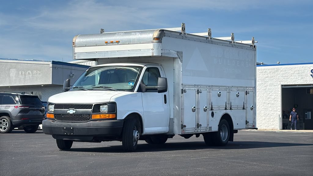 Used 2016 Chevrolet Express 3500 RWD image 2