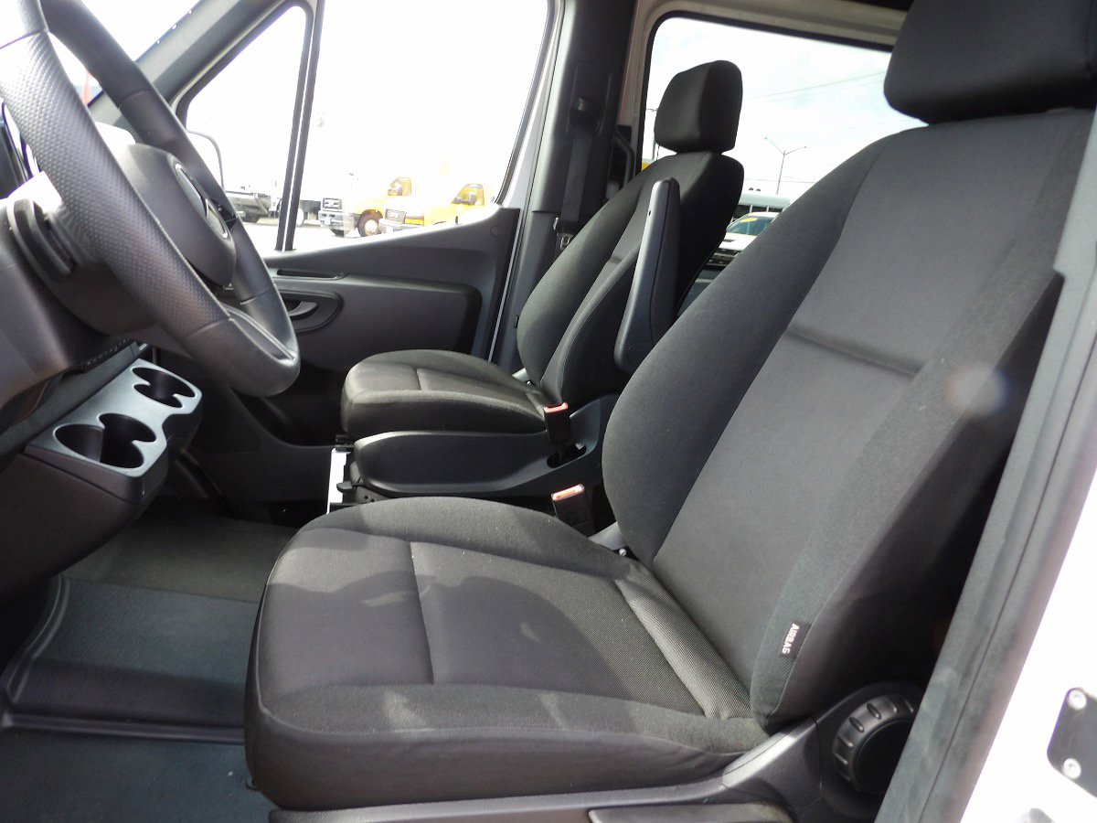 Used 2025 Mercedes-Benz Sprinter 2500 image 8
