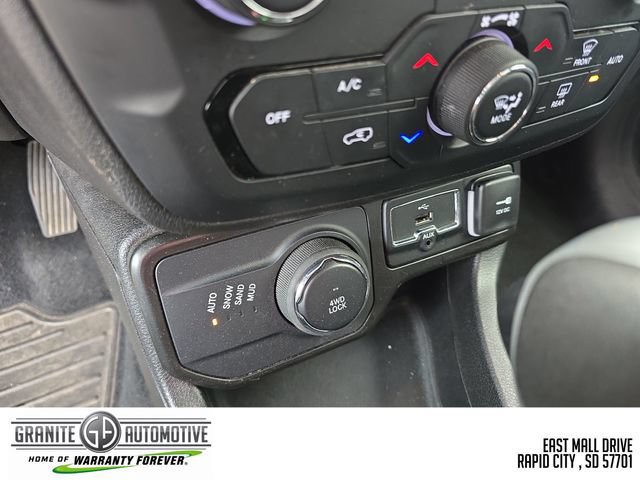 Used 2023 Jeep Renegade Latitude AWD/4WD image 34