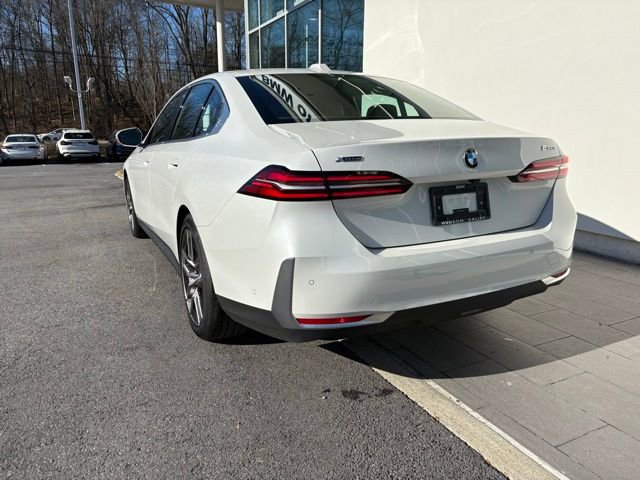 Used 2026 BMW 530i xDrive w/ Premium Package image 3