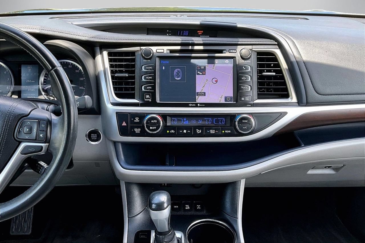 Used 2015 Toyota Highlander Limited w/ Driver Technology Package AWD/4WD image 12