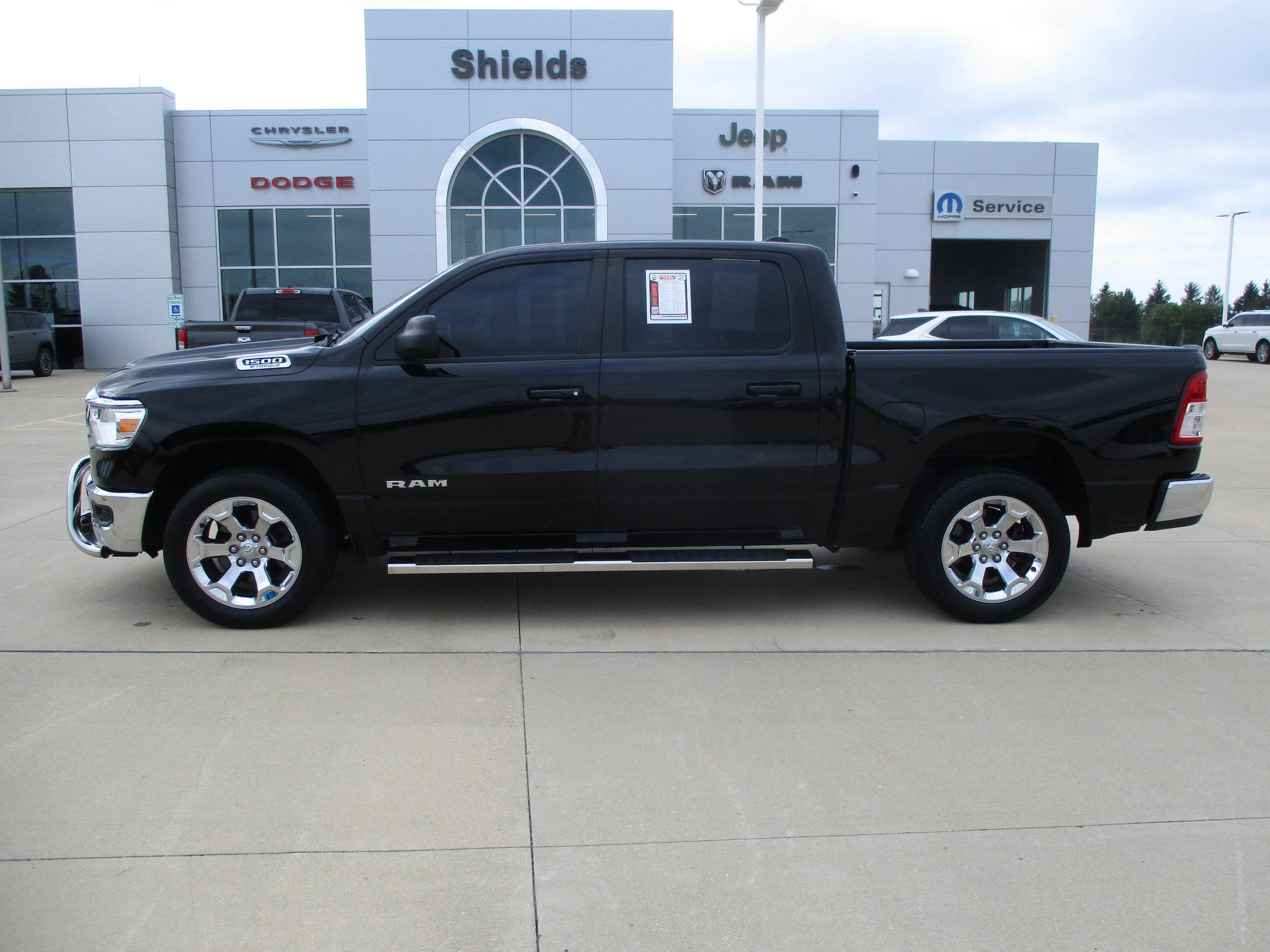 Used 2022 RAM 1500 Big Horn AWD/4WD image 3