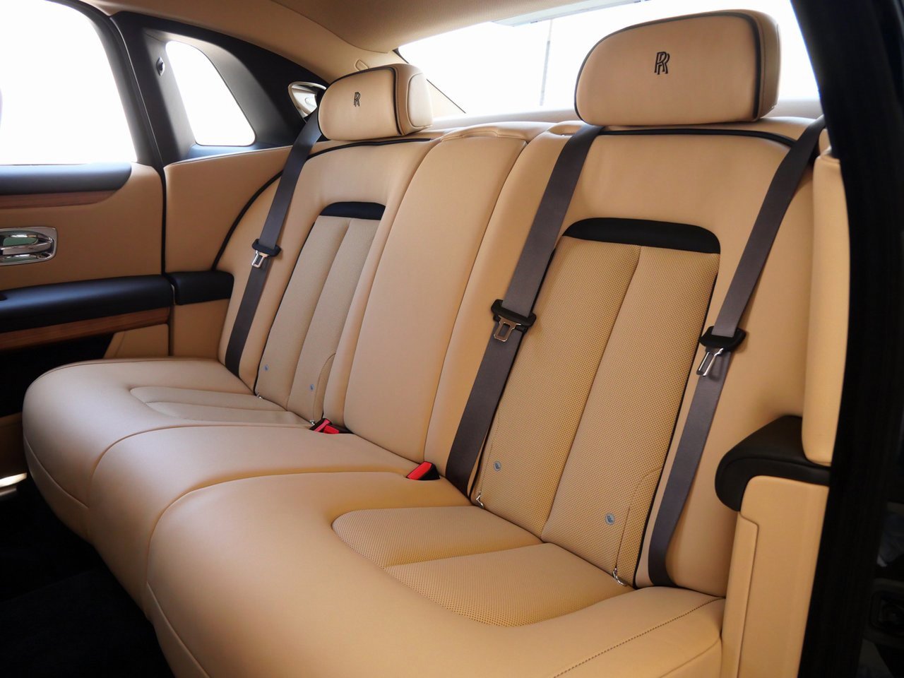 New 2025 Rolls-Royce Ghost image 8