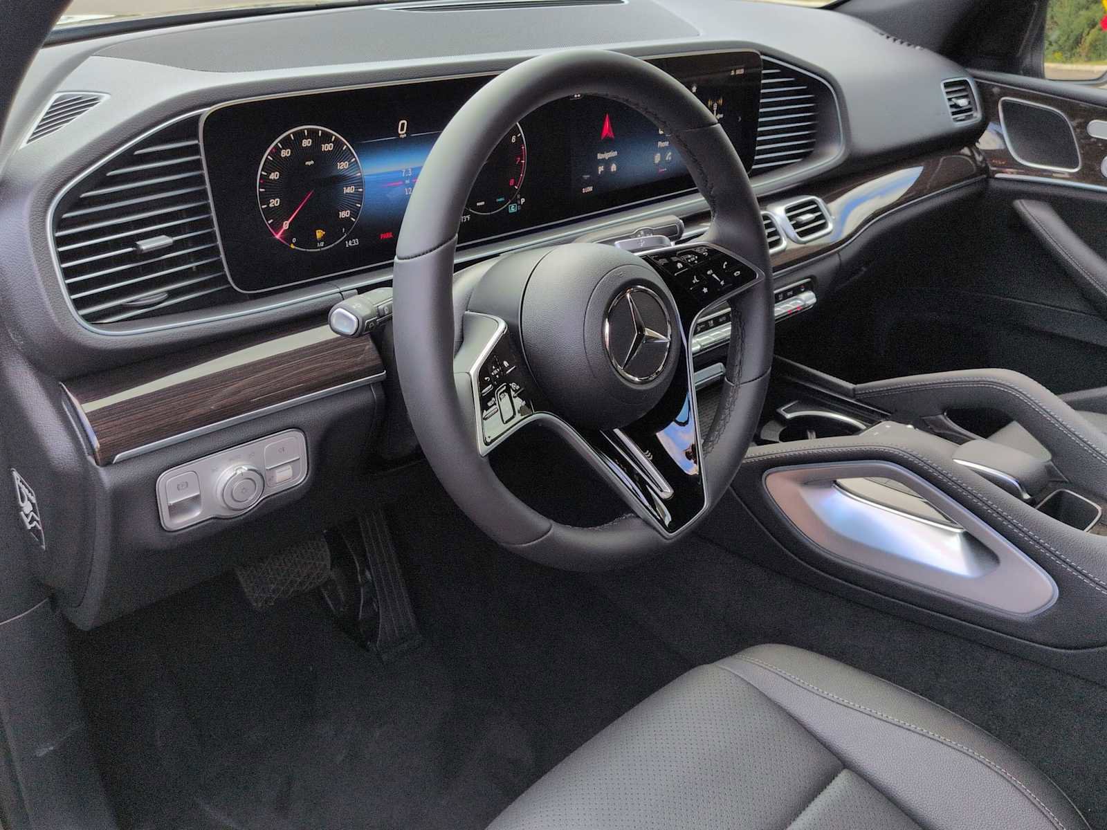 Used 2025 Mercedes-Benz GLE 350 4MATIC image 9