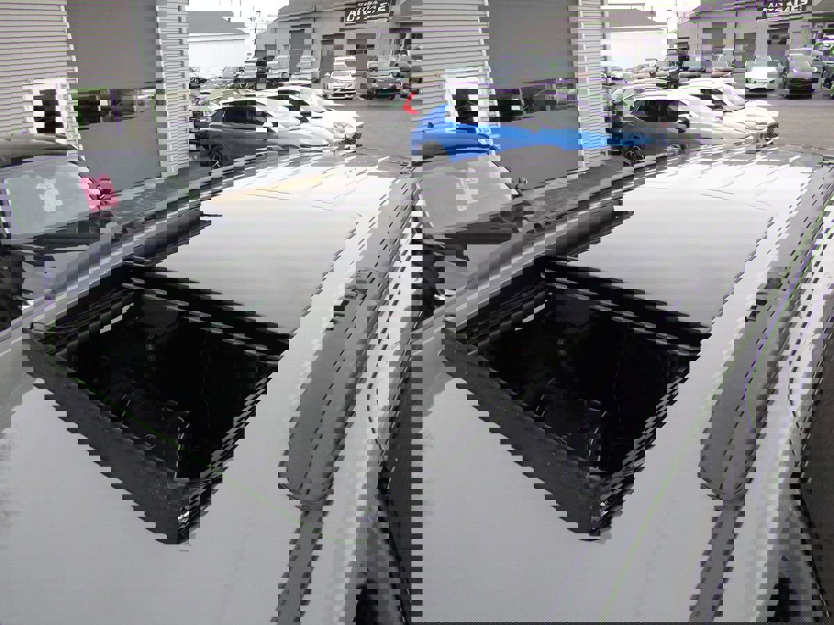 Used 2025 Chrysler Pacifica Limited image 31