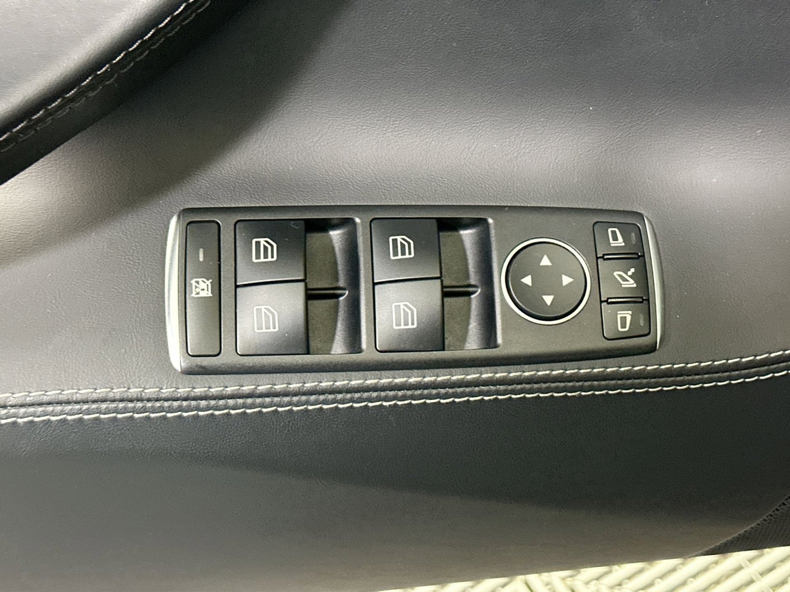 Used 2019 Tesla Model S Long Range image 16