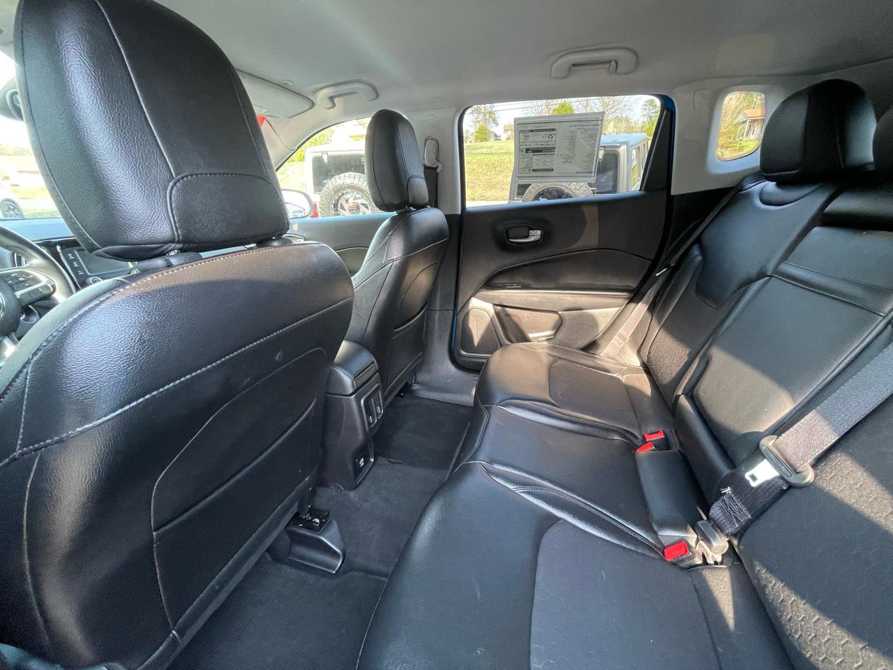 Used 2018 Jeep Compass Latitude AWD/4WD image 16