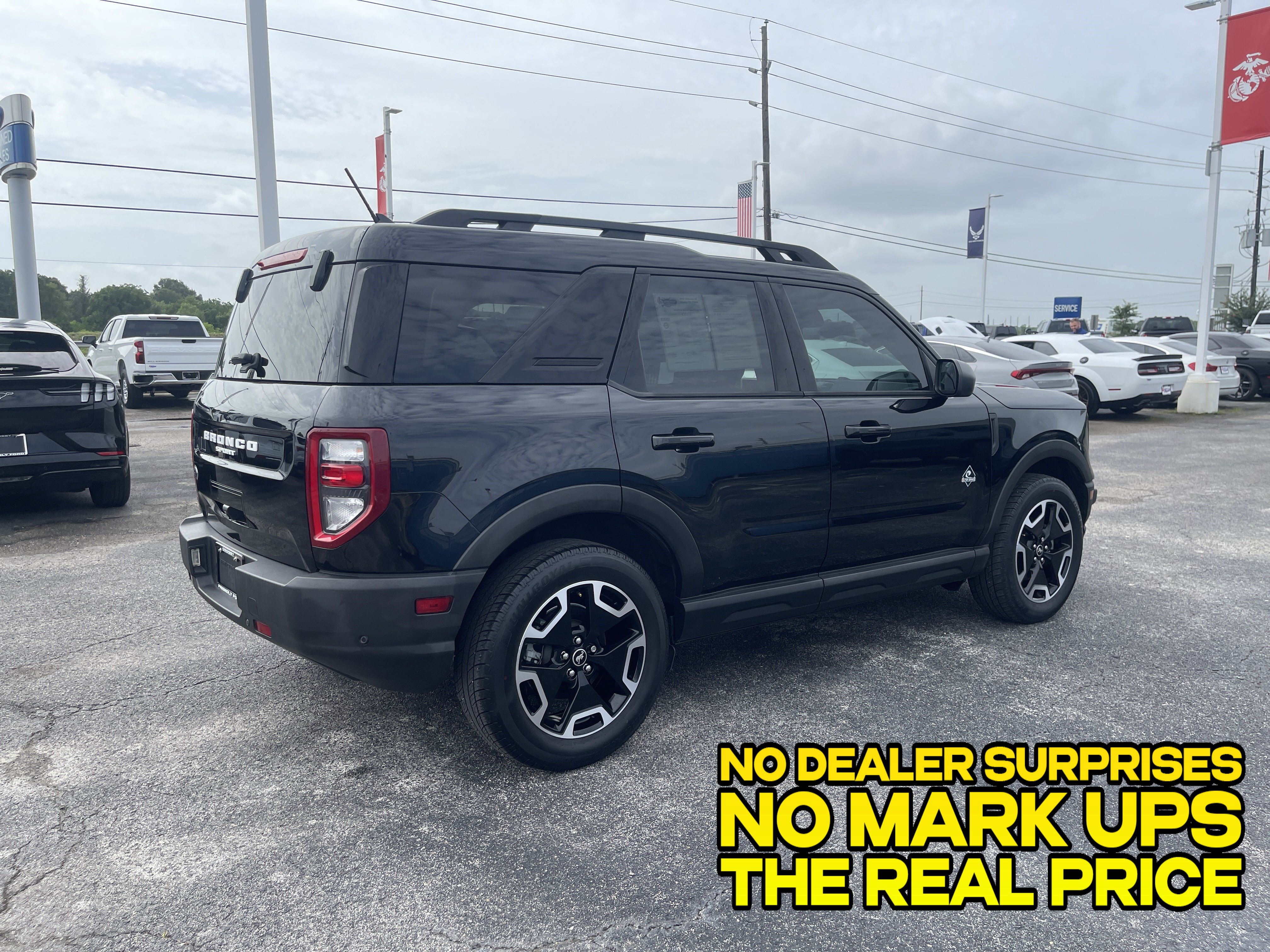Used 2022 Ford Bronco Sport Outer Banks w/ Tech Package AWD/4WD image 2