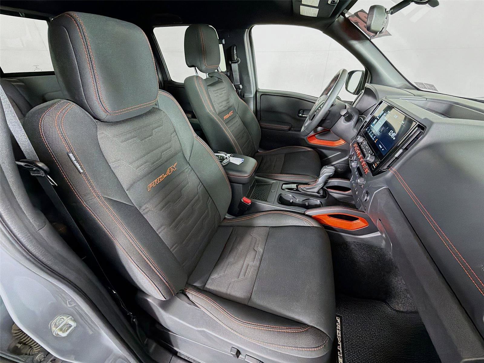 Used 2025 Nissan Frontier PRO-4X w/ Pro Convenience Package image 28