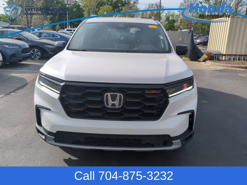 Used 2024 Honda Pilot TrailSport image 2