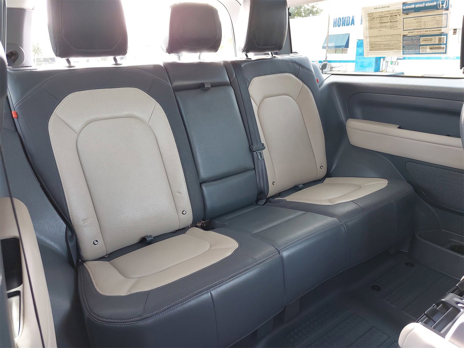 Used 2024 Land Rover Defender 90 X-Dynamic SE image 11