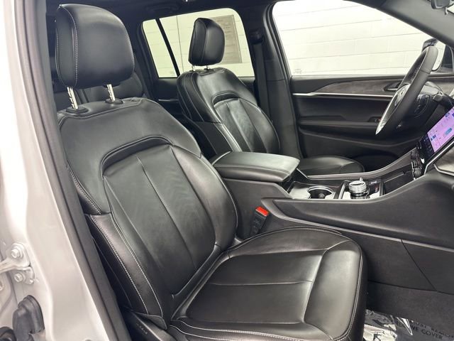 Used 2025 Jeep Grand Cherokee Limited w/ Black Appearance Package image 27