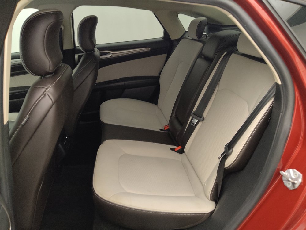 Used 2019 Ford Fusion SE w/ Equipment Group 151A FWD image 18